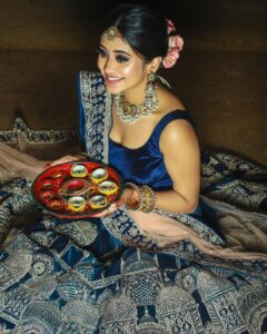 Shivangi Joshi Instagram - 🪔 CONCEPTUALISED BY :- @nehaadhvikmahajan . MUA, HAIR & STYLING:- @nehaadhvikmahajan . PHOTOGRAPHY:- @aashkapatelphotographyy . MAKEUP BRAND :- @forever52india . OUTFIT:- @neerusindia . JEWELLERY:- @shriparamanijewels . LOCATION:- @grandhyattmumbai . PRODUCTION:- NAM Makeovers #nammakeovers #nehaadhvikmahajan