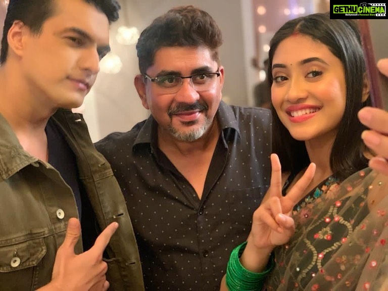 Shivangi Joshi Instagram - #yehrishtakyakehlatahai ✌🏻