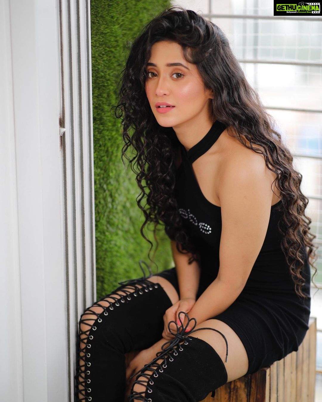 Shivangi Joshi Instagram - Embrace the glorious mess that you are. 🖤