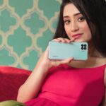 Shivangi Joshi Instagram – Do you like it? Gee thanks, gotta FLAUNT it. 
Swipe LEFT to see the MAGIC that the #AIColorPortrait mode in #TheSleekestPhone of 2020, #OPPOF17Pro adds to my pictures. 
Don’t shy away 😎 just #FlauntItYourWay @oppomobileindia