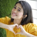 Shivangi Joshi Instagram - From starting with 1 person to being a 3 million family now, we have come a long way together.♥️ 3 is not just a number, it's an emotion for me. So thankyou everyone who has been a part of my journey. Love and Respect to each...🙏🏻 😇 📸 @prashantsamtani मुंबई Mumbai