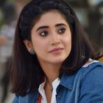 Shivangi Joshi Instagram – Commencing a new journey today with #sirat

#sirat , first time trying such a role. Loving it to the fullest. Do watch today’s episode and let me know what did you like about #sirat the most and become the part of her challenging journey. #yehrishtakyakehlatahai 
 

#sirat #whatmyluck #knockout