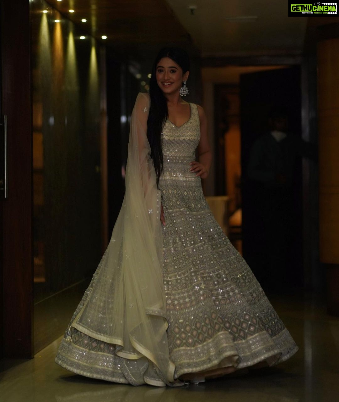 Shivangi Joshi Instagram - Styled by:- @natashaabothra Outfit by:- @jiyabyveerdesignstudio