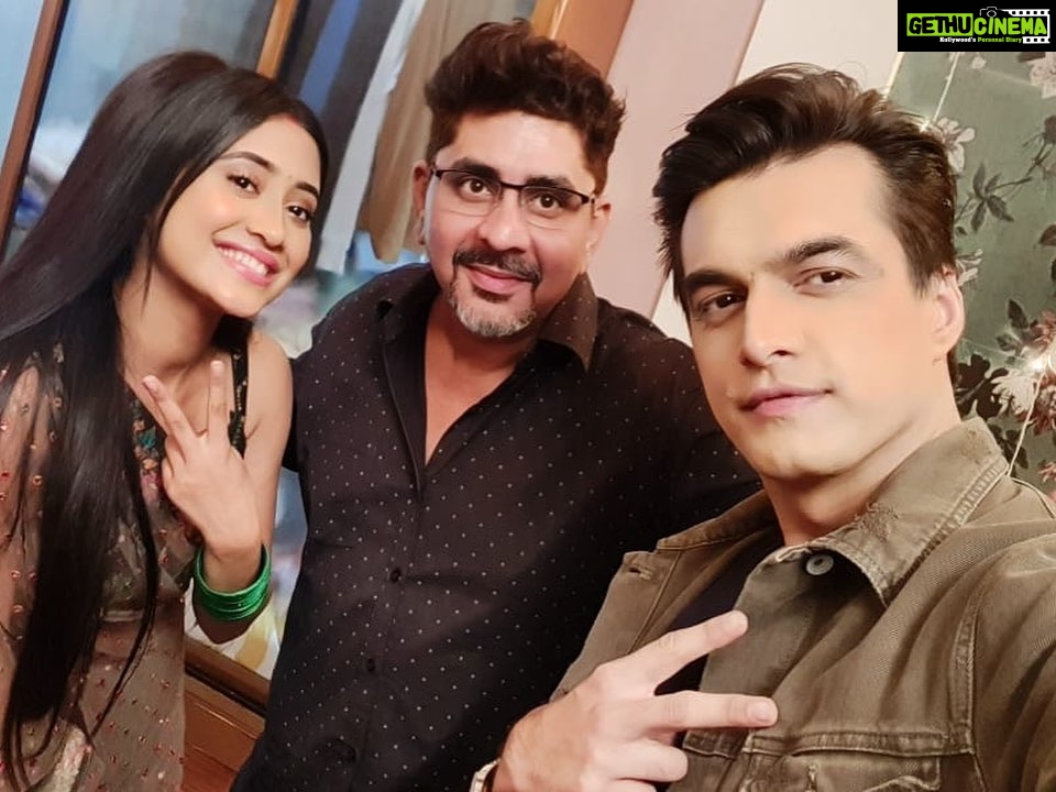 Shivangi Joshi Instagram - #yehrishtakyakehlatahai ✌🏻