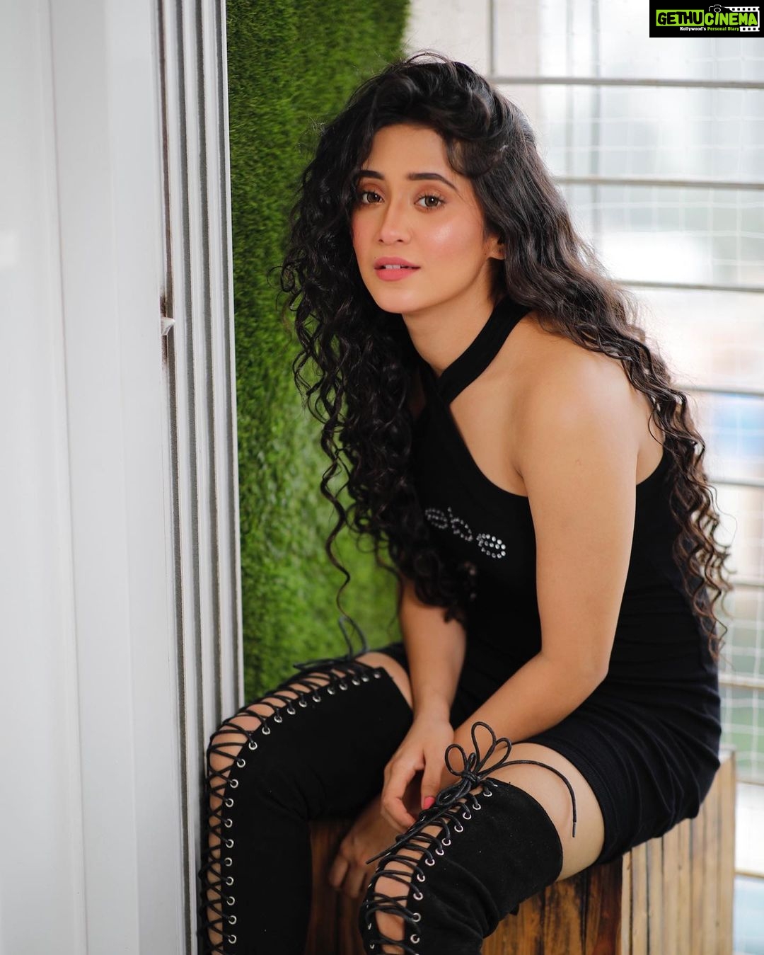 Shivangi Joshi Instagram - Embrace the glorious mess that you are. 🖤