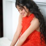 Shivangi Joshi Instagram – Don’t forget to fall in love with yourself first.🧡
📸 @prashantsamtani 
Makeup:- @shivangijoshi18 🙈 मुंबई  Mumbai