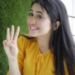 Shivangi Joshi Instagram - From starting with 1 person to being a 3 million family now, we have come a long way together.♥️ 3 is not just a number, it's an emotion for me. So thankyou everyone who has been a part of my journey. Love and Respect to each...🙏🏻 😇 📸 @prashantsamtani मुंबई Mumbai