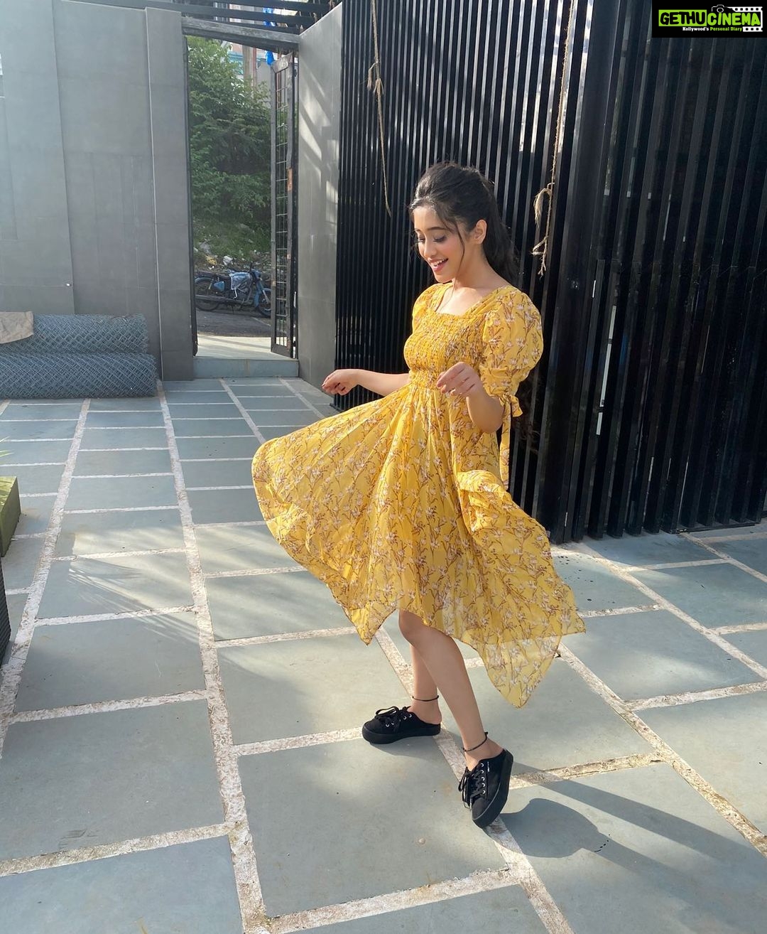 Shivangi Joshi Instagram - 🌻 Mumbai, Maharashtra