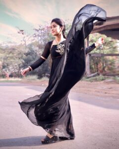 Shivangi Joshi Instagram - “You have every right to a beautiful life.” 📸:- @smilepleasephotographyy
