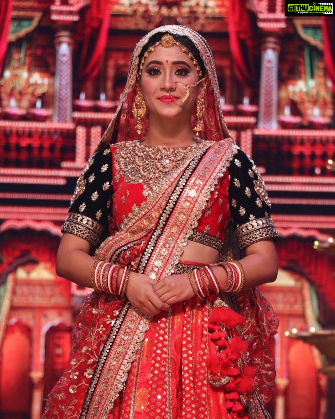 Shivangi Joshi Instagram - Aaj raat #yehdiwaliapnowali At 9:30pm only on @starplus ❣️ Happy Diwali✨