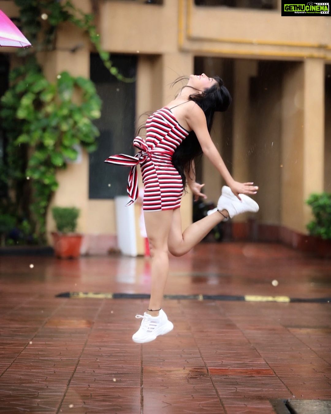 Shivangi Joshi Instagram - If you want to fly, then you need to let go of things that weigh you down..🧚🏻♀️ 📸 @sanimohini