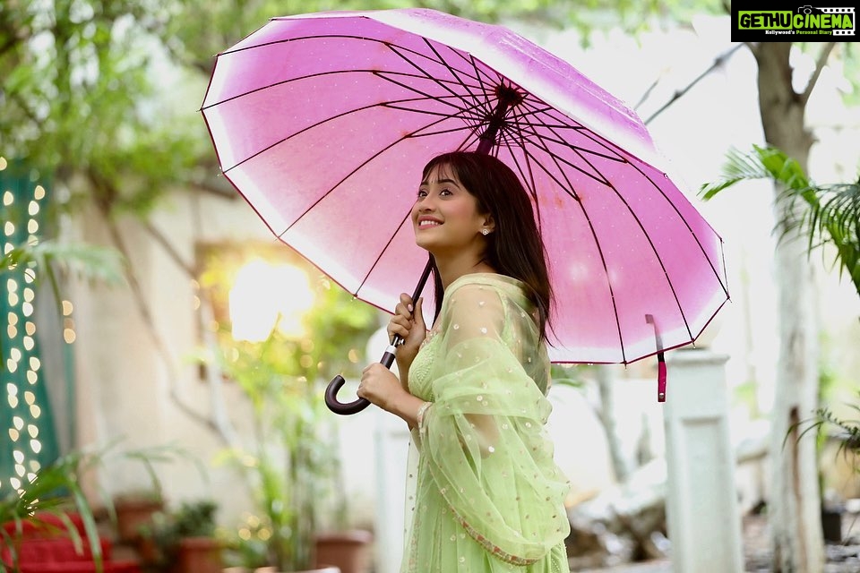 Shivangi Joshi Instagram - ☂ 📸 @sanimohini