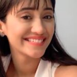 Shivangi Joshi Instagram - Maine toh pata nahi konsa whistle challenge kiya..🤦🏻‍♀️ I can’t whistle..🙈 Not at all.. Anyways @officialsurbhic I love you ♥️ All the best for your new show.. #sanjivani2 #sushi