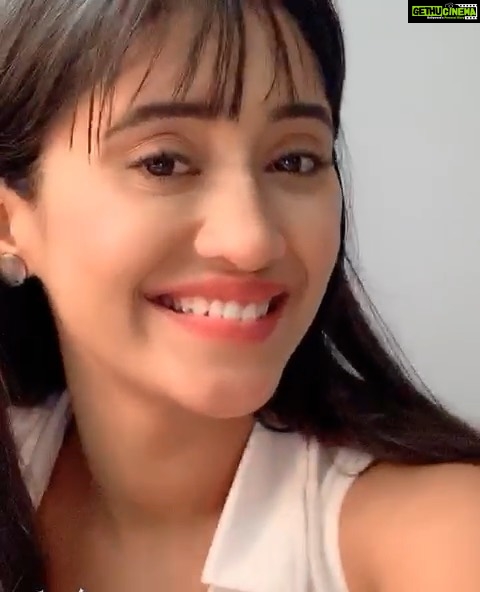 Shivangi Joshi Instagram - Maine toh pata nahi konsa whistle challenge kiya..🤦🏻♀️ I can’t whistle..🙈 Not at all.. Anyways @officialsurbhic I love you ♥️ All the best for your new show.. #sanjivani2 #sushi
