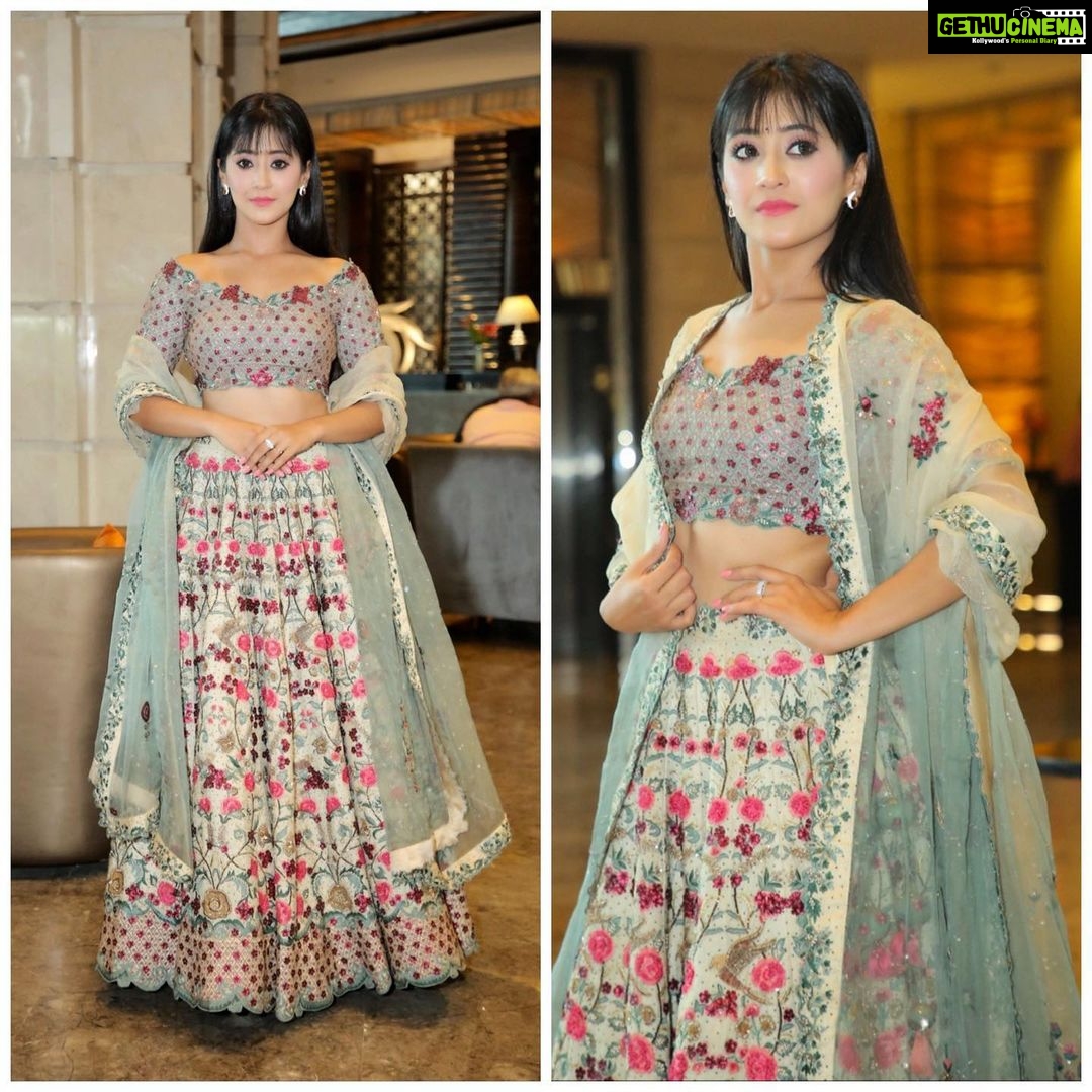 Shivangi Joshi Instagram - 🌸 Outfit : @abhishekvermaadesign Styled by : @styledbysaloni Delhi, India