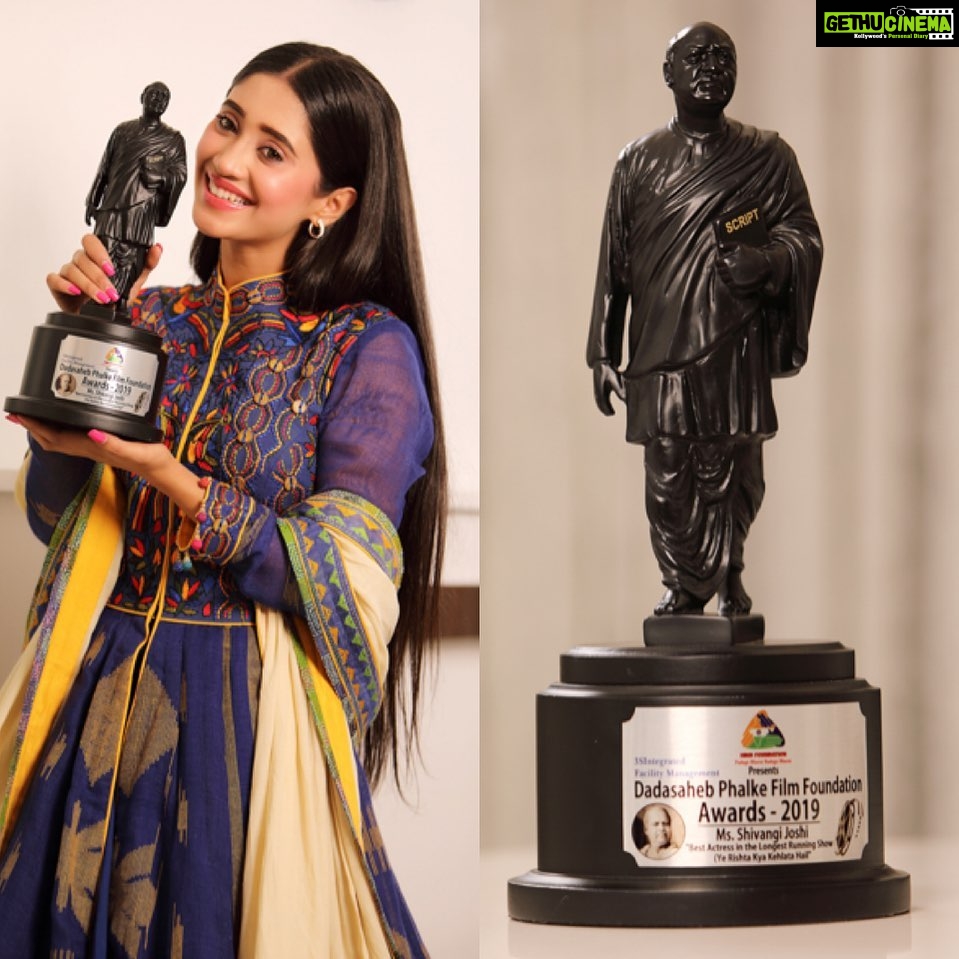 Shivangi Joshi Instagram - #DadasahebPhalkeFilmFoundation #dadasahebphalkeawards2019 💙
