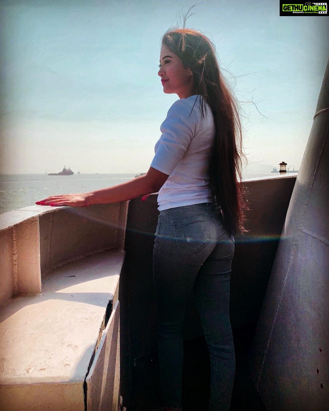 Shivangi Joshi Instagram - Aim for the sky, but move slowly, enjoying every step along the way. It is all those little steps that make the journey complete. Arabian Sea!