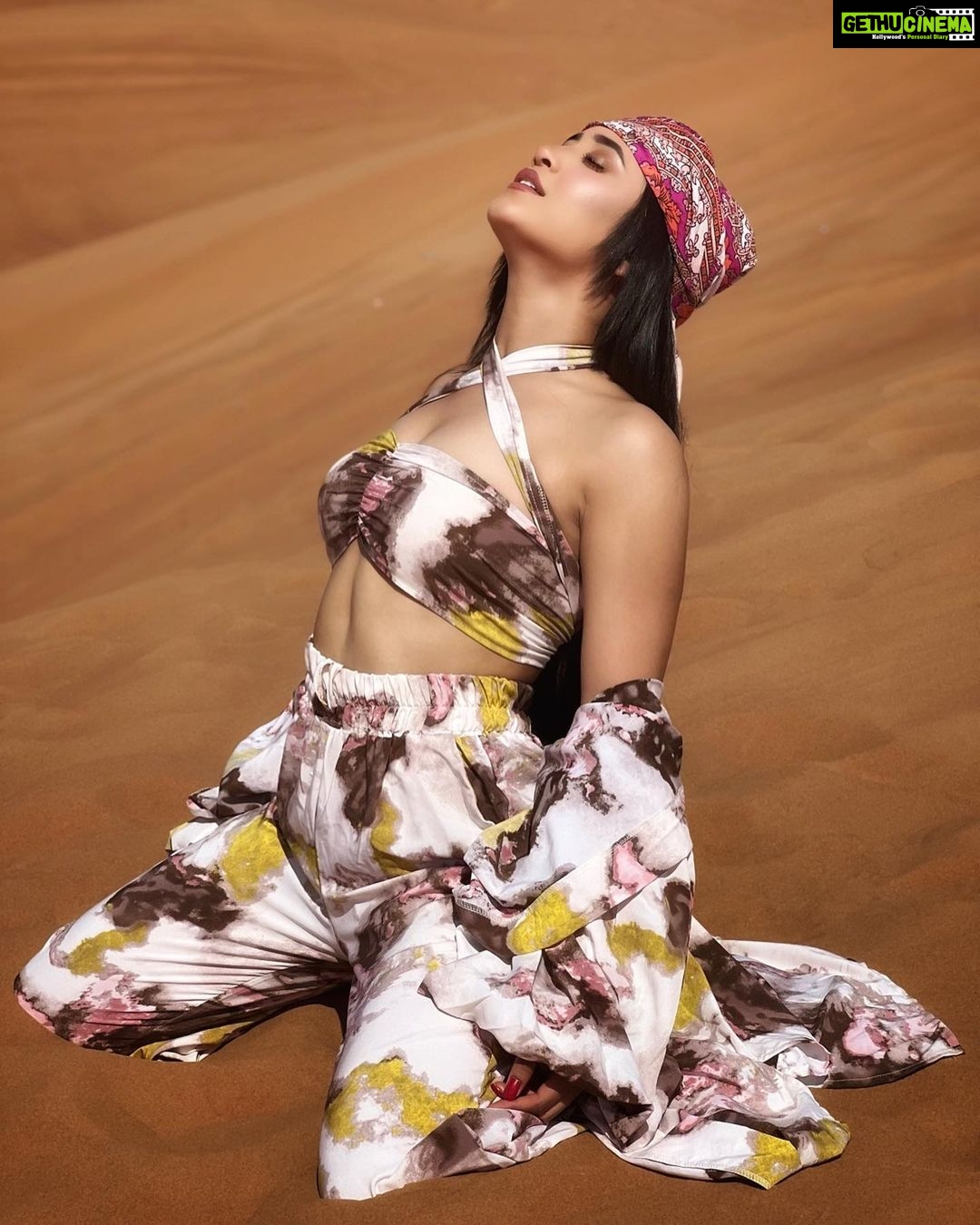 Shivangi Joshi Instagram - Peace, love, and desert dust. #dubai #desertsafari 🤎 Dubai, United Arab Emiratesدبي