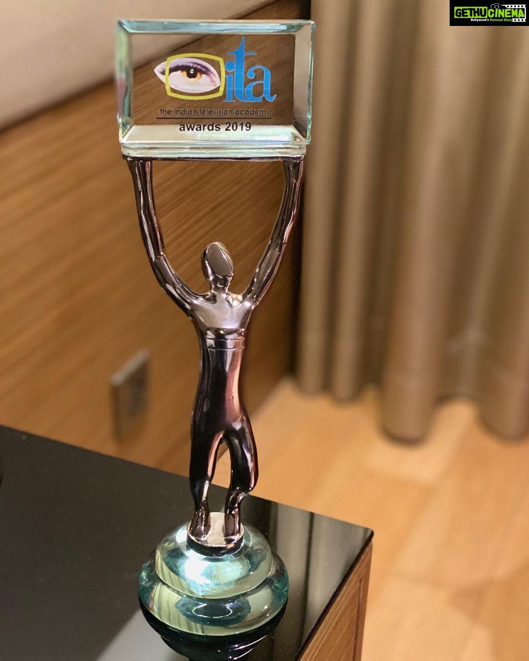 Shivangi Joshi Instagram - BEST ACTOR ( Female) #itaawards2019 Iām extremely honoured and humbled..šš» #Thankyou