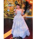 Shivangi Joshi Instagram - Dream it. Believe it. Achieve it. Best Actor (Female) Thankyou @vikaaskalantri #goldawards2019 I’m extremely honoured and humbled. 🙏🏻 #Thankyou Outfit:- @payalkeyalofficial Styling:- @nehaadhvikmahajan