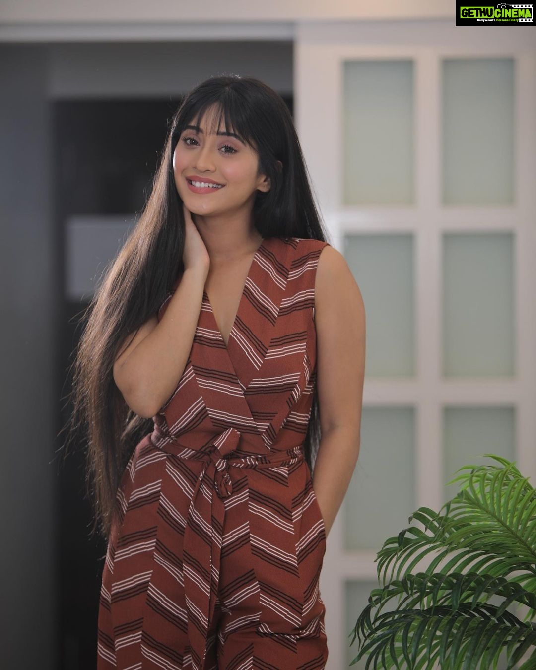 Shivangi Joshi Instagram - 🍁 Outfit:- @kazowoman