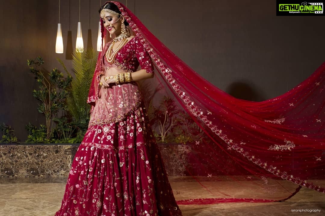 Shivangi Joshi Instagram - 💄MAKEUP ,HAIR & STYLING:- @nehaadhvikmahajan . . 👗OUTFIT :- @asianacoutureofficial @payalkeyalofficial . . 💍JEWELERY :- @sanzanyjewels. . 📸PHOTOGHRAPHY:- @isrraniphotography . . Location Courtesy:- @jadegardenbanquets . . Beauty Partners :- @forever52india
