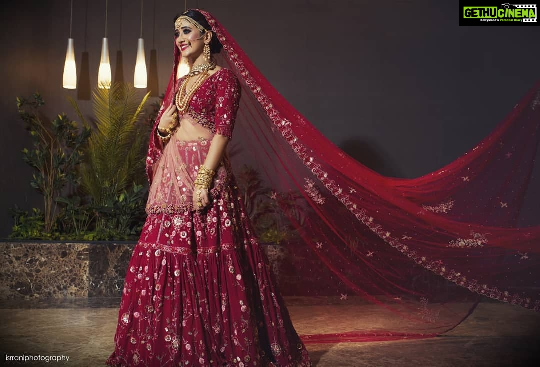 Shivangi Joshi Instagram - 💄MAKEUP ,HAIR & STYLING:- @nehaadhvikmahajan . . 👗OUTFIT :- @asianacoutureofficial @payalkeyalofficial . . 💍JEWELERY :- @sanzanyjewels. . 📸PHOTOGHRAPHY:- @isrraniphotography . . Location Courtesy:- @jadegardenbanquets . . Beauty Partners :- @forever52india
