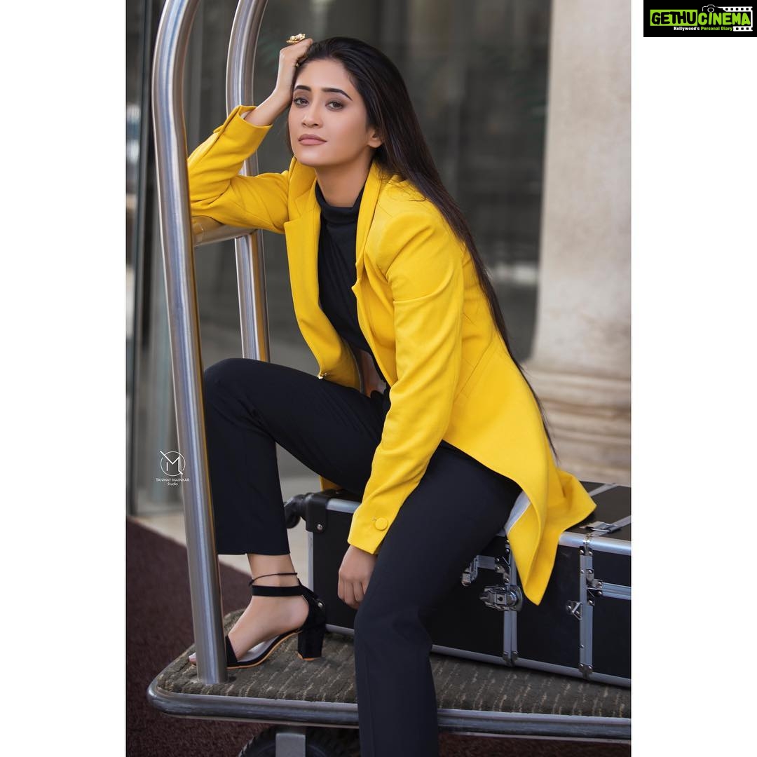Shivangi Joshi Instagram - Photographed by @tanmay_studio Hair & Makeup by @makeupby_tanya01 Styled by @stylebykkumar Jewelry by @rimayu07 Assisted by @sanjaydubeyphotography Meluha The Fern Hotel