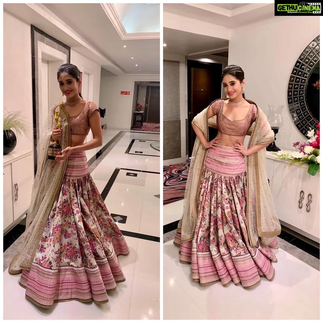 Shivangi Joshi Instagram - Gratified to be honoured with the ‘BEST ACTRESS ‘ award at #kalakarawards2019 💕 Kolkata
