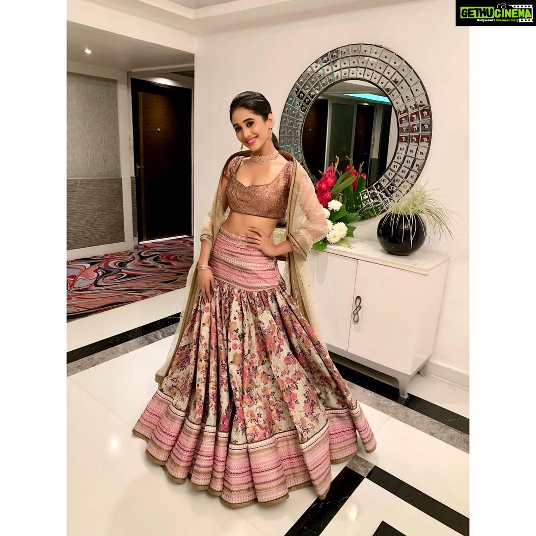 Shivangi Joshi Instagram - 🌸 Styled by:- @nehaadhvikmahajan Outfit by:- @taandonreynu Jewellery by:- @shobhashringar Kolkata