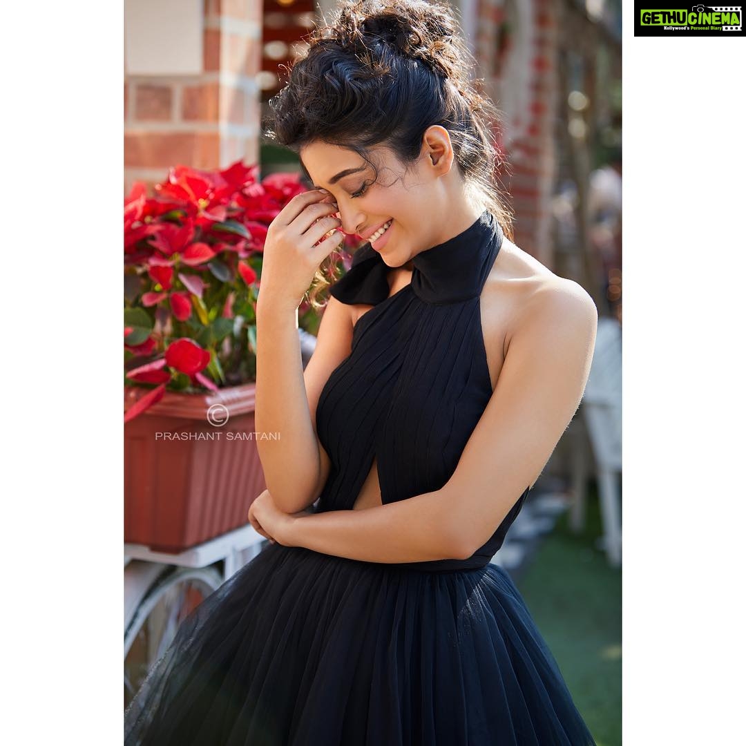 Shivangi Joshi Instagram - 2M blessings and counting..❤️ I promise to work harder and make you all proud. Gratitude forever.. Love my 2M fam..❤️ #happyme 😊