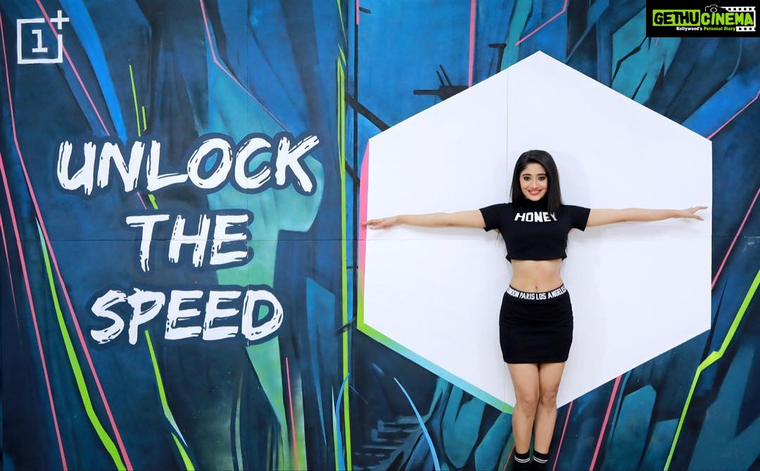 Shivangi Joshi Instagram - The #OnePlus6T launches today and it totally rules! If you want to win one, participate in the OnePlus India giveaway, just follow @oneplus_india to be eligible. #UnlockTheSpeed