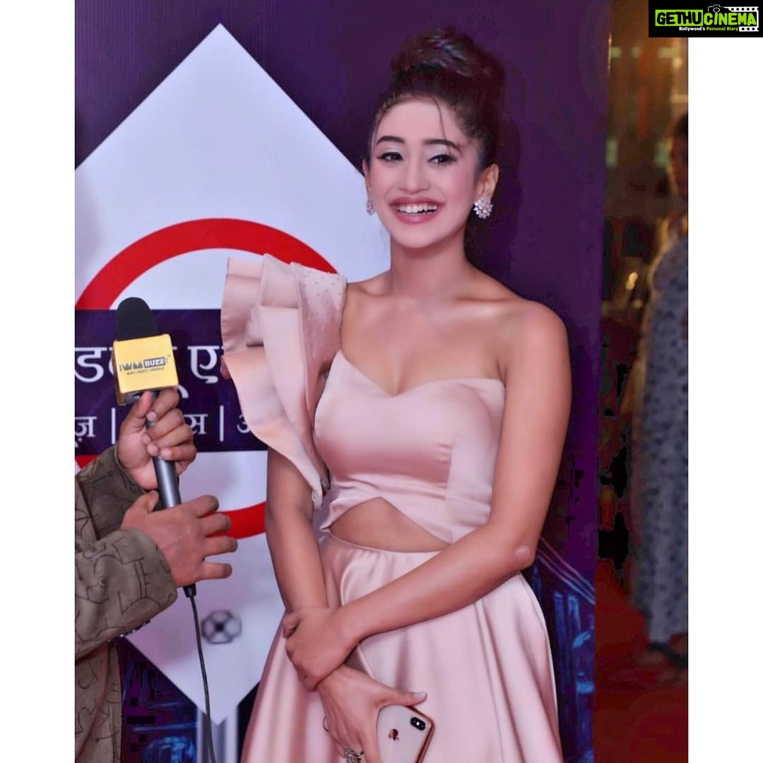 Shivangi Joshi Instagram - 🌸 Outfit by - @kalkifashion Styled by - @shrishtimunka Assisted by - @thestorytailor_