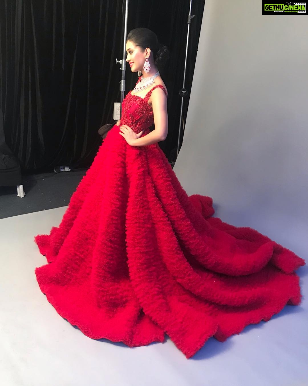 Shivangi Joshi Instagram - ❤️ #statparivaarawards2018 STYLED & MAKEUP BY :- @nehaadhvikmahajan . OUTFIT :- @asianacoutureofficial . @payalkeyalofficial . JEWELLERY :- @khuranajewelleryhouse . . PICTURE CREDITS:- @ark_photos1