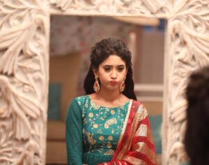 Shivangi Joshi Instagram - When life gives you laddoos..😁