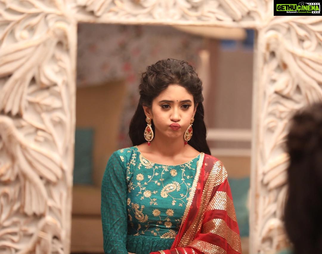 Shivangi Joshi Instagram - When life gives you laddoos..😁