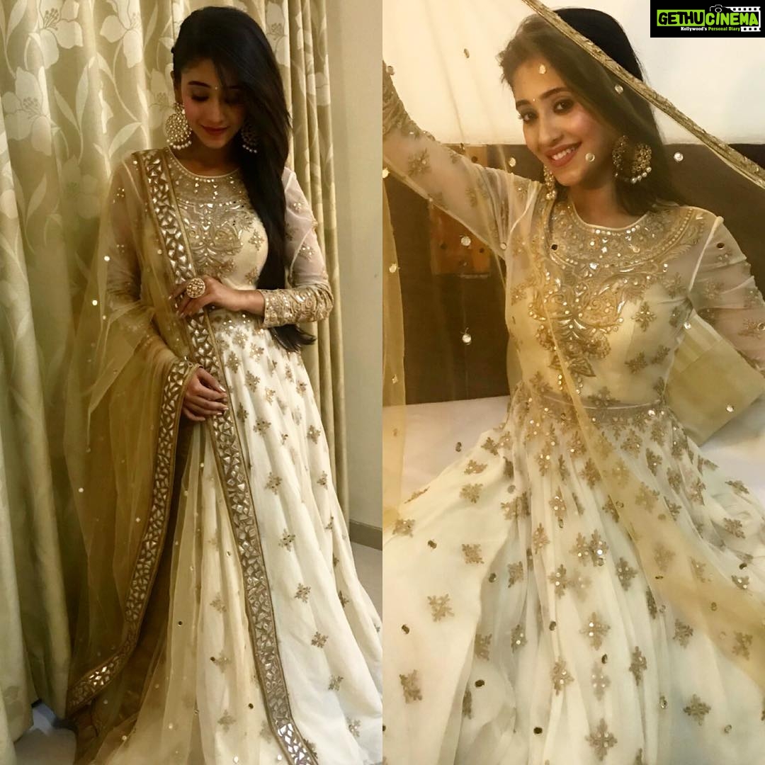 Shivangi Joshi Instagram - ✨ STYLED BY :- @nehaadhvikmahajan. OUTFIT:- @taandonreynu JEWELLERY:- @adan_creation_
