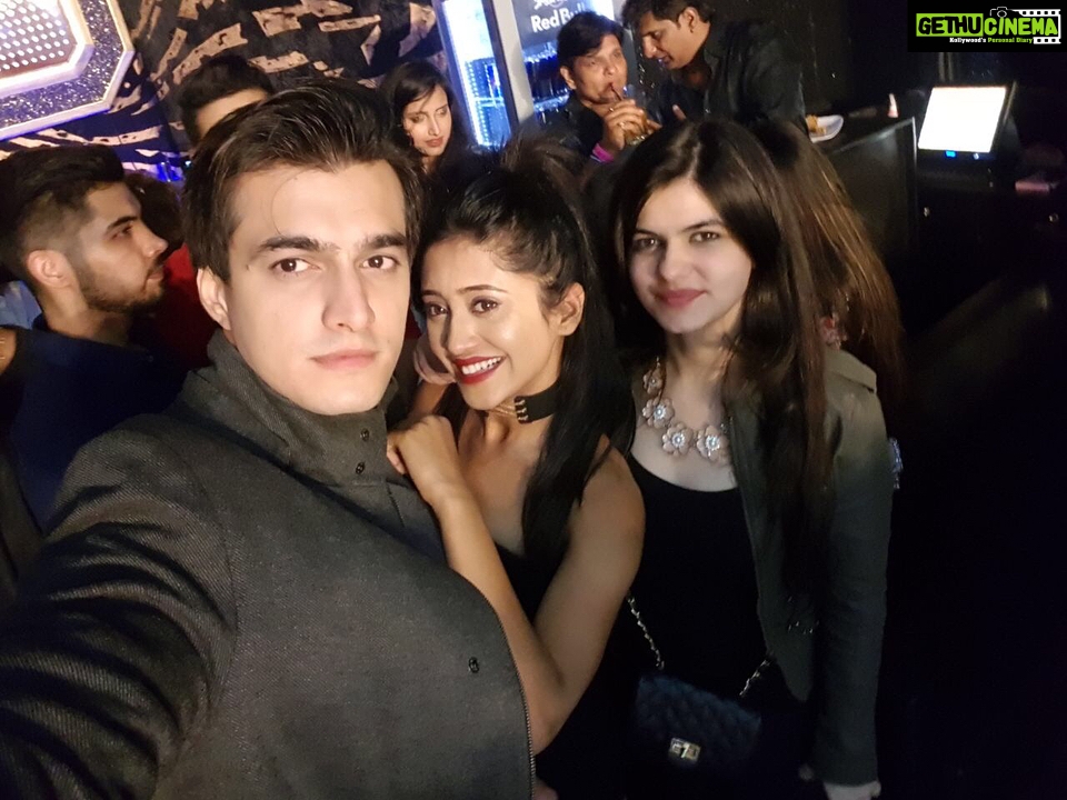 Shivangi Joshi Instagram - About last night✨ #happynewyear2018❣️🎉