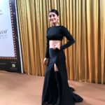 Shivangi Joshi Instagram - #aboutlastnight #goldawards2018 ✨ STYLED BY :- @nehaadhvikmahajan OUTFIT :- @sewbery . JEWELLERY :- @khuranajewelleryhouse