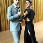 Shivangi Joshi Instagram - ❤️ Winning smiles..BEST JODI..❤️ Thankyou #goldawards @vikaaskalantri for making it memorable for us... ✨ #11thGoldAwards 📸-@subtlesleeves