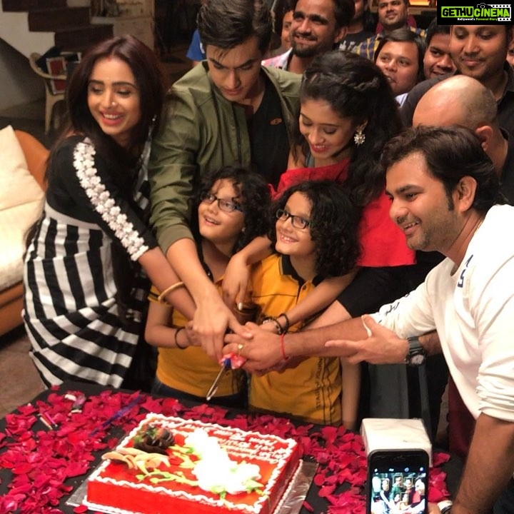 Shivangi Joshi Instagram - Happy birthday #yrkkh❤ #9yearsold #9yearsofyrkkh @khan_mohsinkhan @gdimri @vyasbhavna @starplus