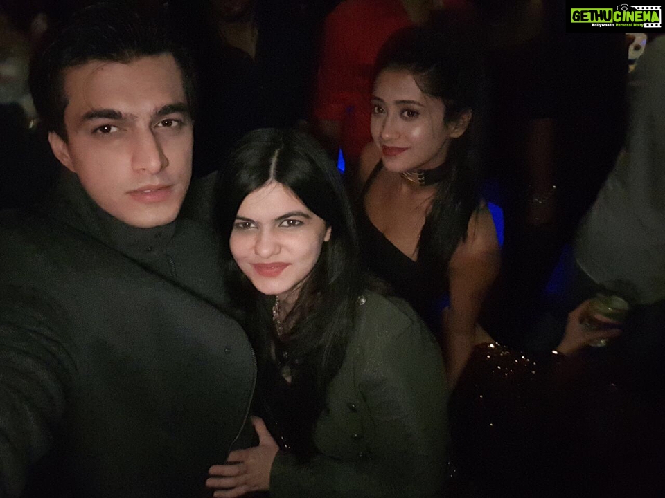 Shivangi Joshi Instagram - About last night✨ #happynewyear2018❣️🎉