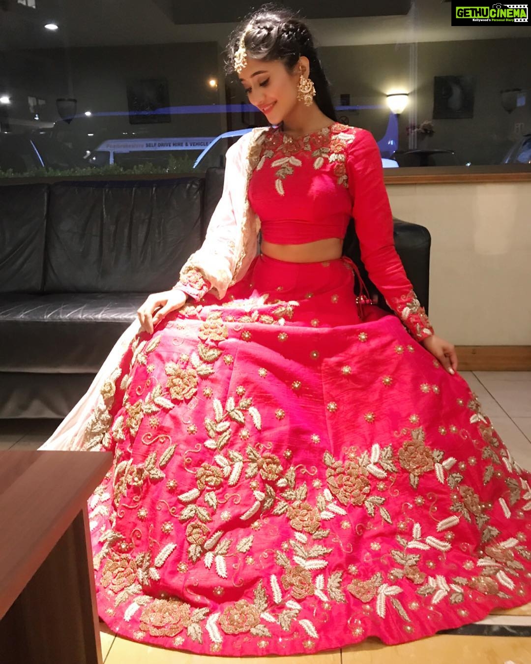 Shivangi Joshi Instagram - Wearing this beautiful outfit by @kalkifashion for #diwalimela in London.. Styled by the sweetest @nehaadhvikmahajan Jewellery @vbhushan.adornments Hair by mumma and makeup by me..😊😁
