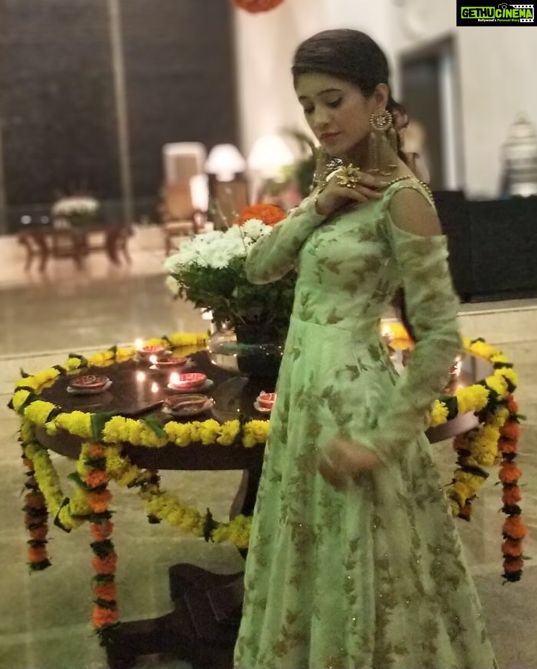 Shivangi Joshi Instagram - Styled by:- @nehaadhvikmahajan Outfit by:- @the_adhya_designer Jewellery by:- @adan_creation_