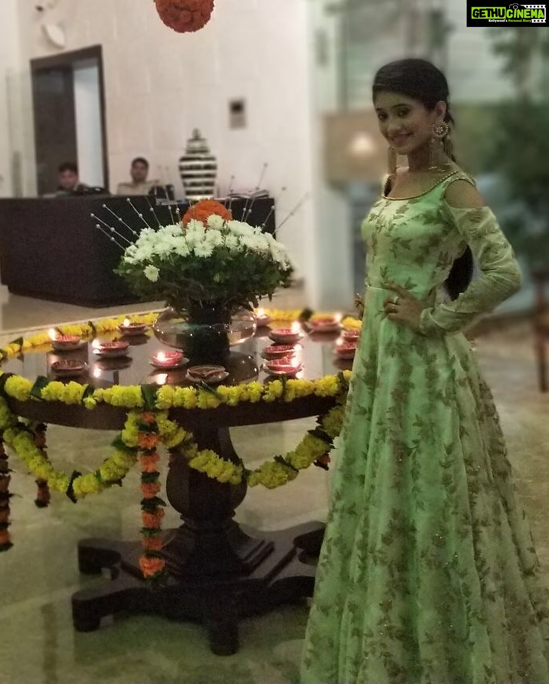 Shivangi Joshi Instagram - Styled by:- @nehaadhvikmahajan Outfit by:- @the_adhya_designer Jewellery by:- @adan_creation_