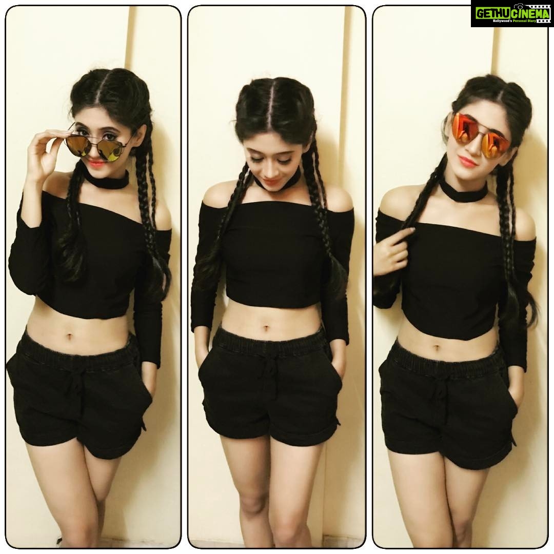 Shivangi Joshi Instagram - Beauty is power; a smile is it’s sword. Thankyou @fashion_junction29 for the top & @fashion_wardrobe3 for the shades..#lovedit .. Guys checkout their super cool page and place your order..