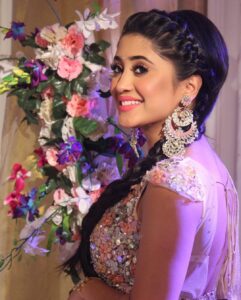 Shivangi Joshi Instagram - A new journey starts tonight, shower your love and blessings to Anandi in Balika Vadhu tonight at 8.30 PM on Colors. ♥️ @colorstv