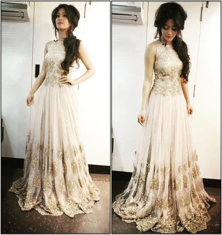 Shivangi Joshi Instagram - Last night for #starscreenawards2016 In this lovely outfit by @kalkifashion Malad