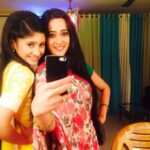 Shivangi Joshi Instagram – #begusarai #shwetatiwari #shivangijoshi #makeuproom #nightshoot #mastiee #timepass💃😘