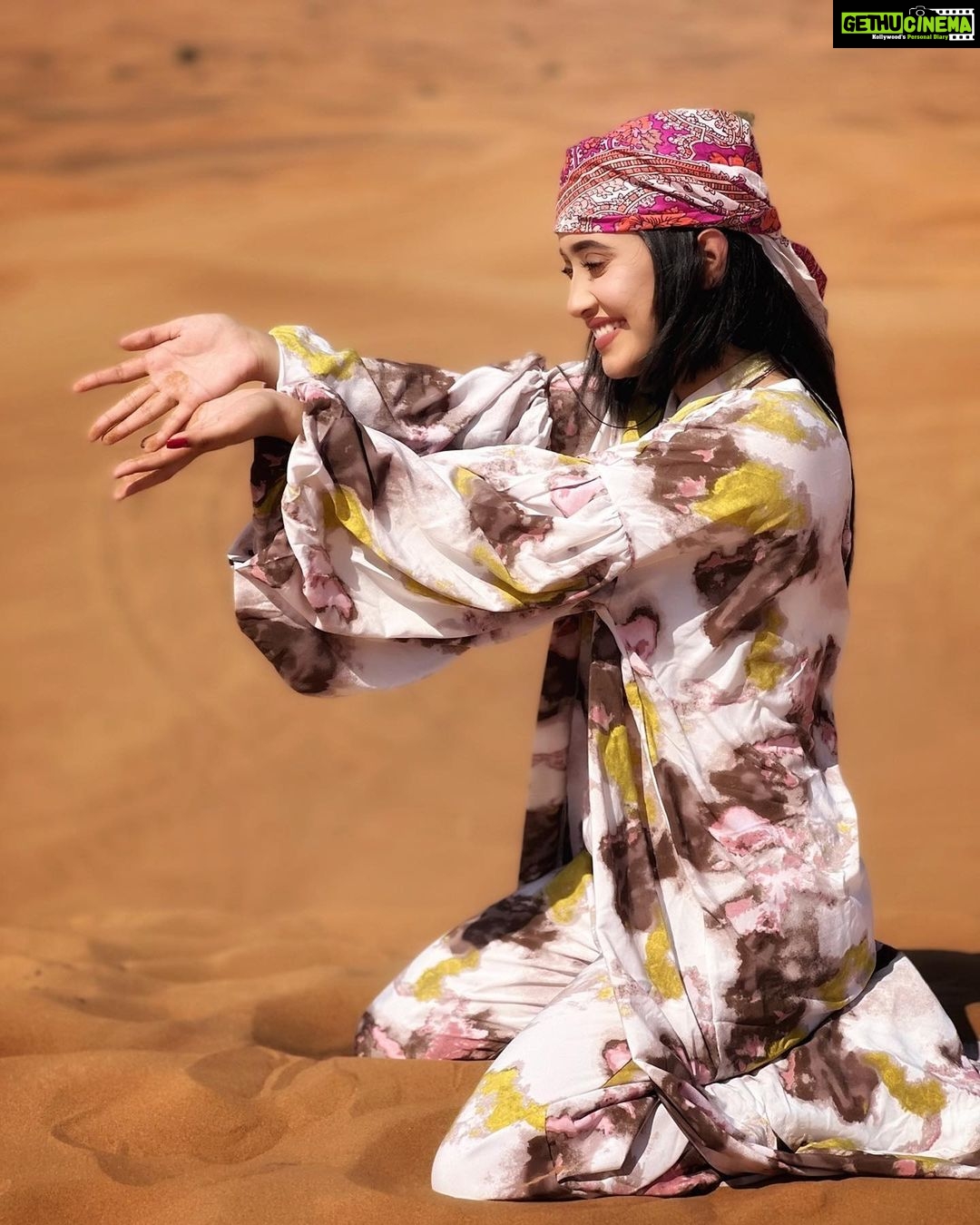 Shivangi Joshi Instagram - Peace, love, and desert dust. #dubai #desertsafari 🤎 Dubai, United Arab Emiratesدبي